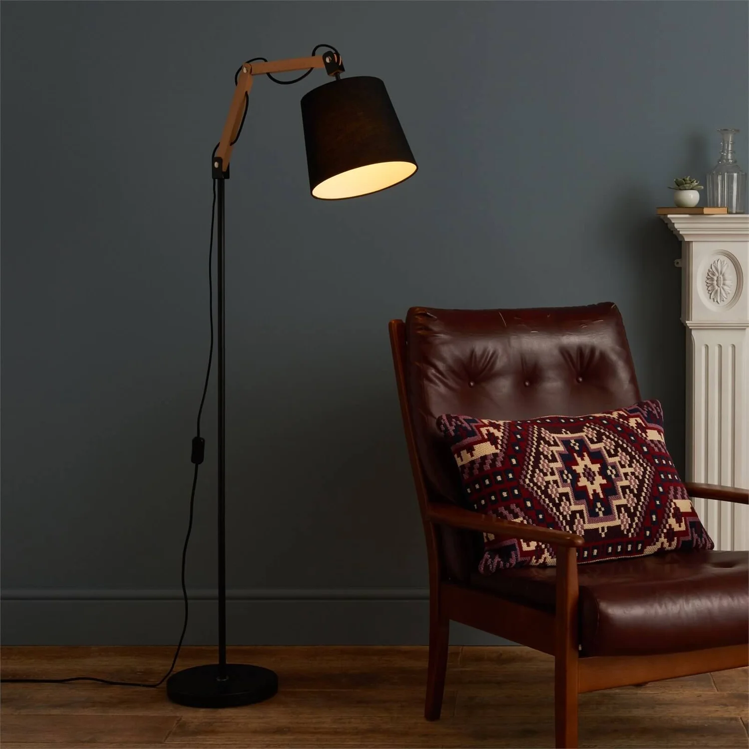 Caleb Floor Lamp - Black Caleb Floor Lamp - Black -Deals Furniture Store 12809234 4894832987730945
